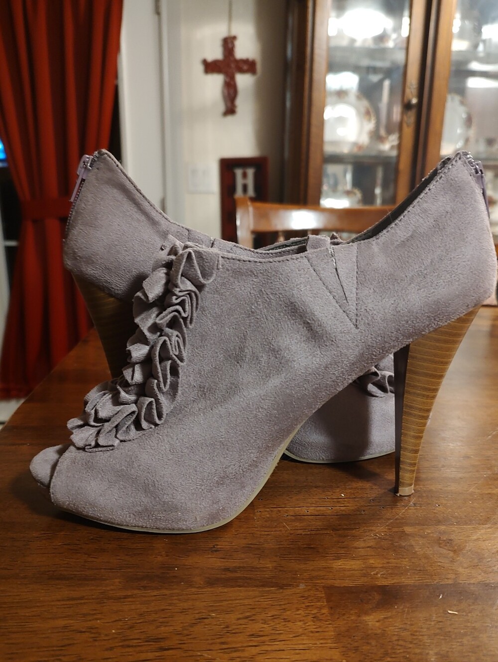 Ruffle Peep-Toe High Heels in Light Gray Suede